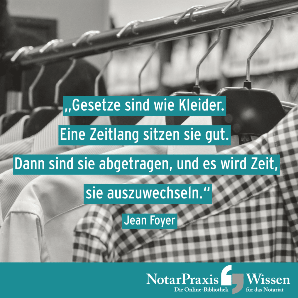 Motto der Woche: Gesetze sind wie Kleider. Eine Zeitlang sitzen sie gut. Dann sind sie abgetragen, und es wird Zeit, sie auszuwechseln. (Jean Foyer) | Kleidung auf Kleiderbügeln