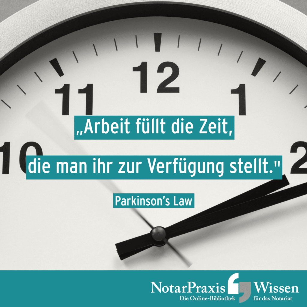 Motto der Woche: Arbeit füllt die Zeit, die man ihr zur Verfügung stellt. (Parkinson's Law) | Ziffernblatt einer Wanduhr