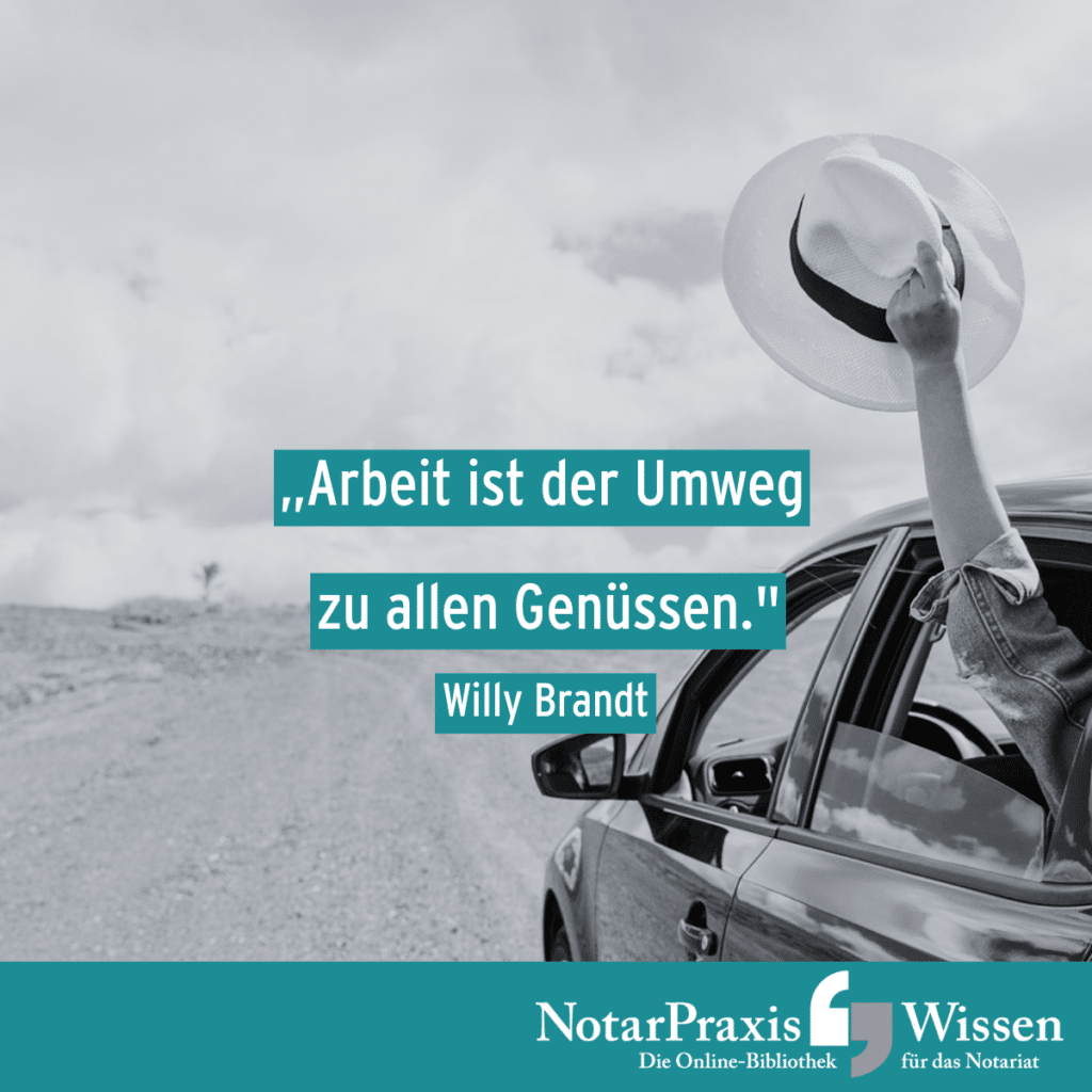 Motto der Woche: Arbeit ist der Umweg zu allen Genüssen. (Willy Brandt) | Auto auf weiter Straße, eine Person hält einen Hut aus dem hinteren Fenster